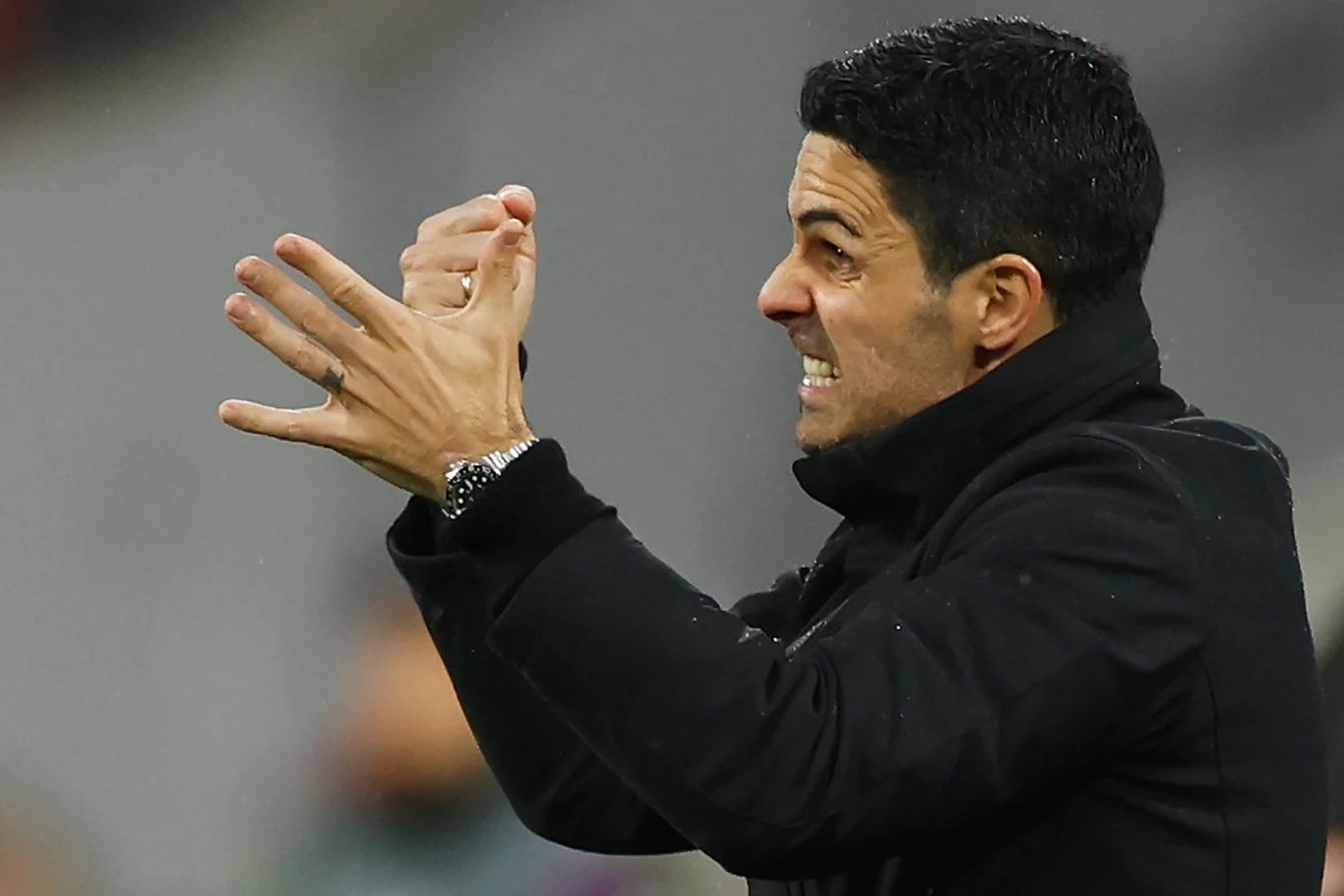 Mikel Arteta - bezradność rodzi frustrację...