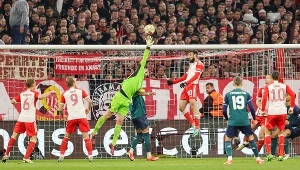 Manuel Neuer nie dał się pokonać graczom Arsenalu i został rekordzistą Ligi Mistrzów