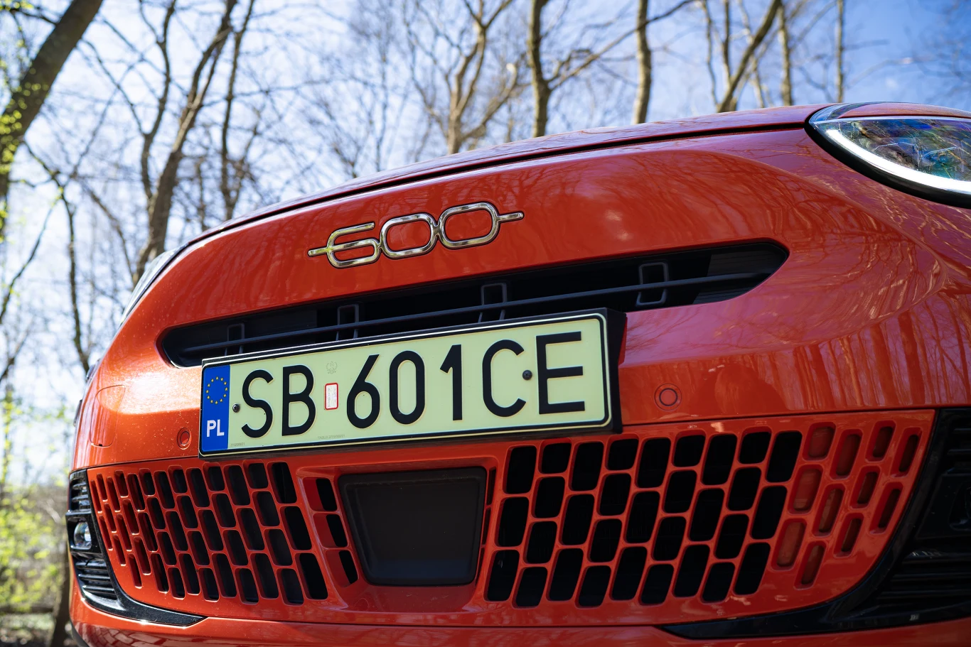 Emblemat "600" zamiast znaczka Fiata, podkreśla wyjątkowość modelu w gamie