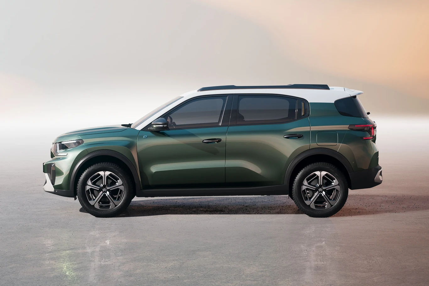 Nowy Citroen C3 Aircross mierzy 4,39 metra długości. Jest znacznie większy od swojego poprzednika (4,16 metra).