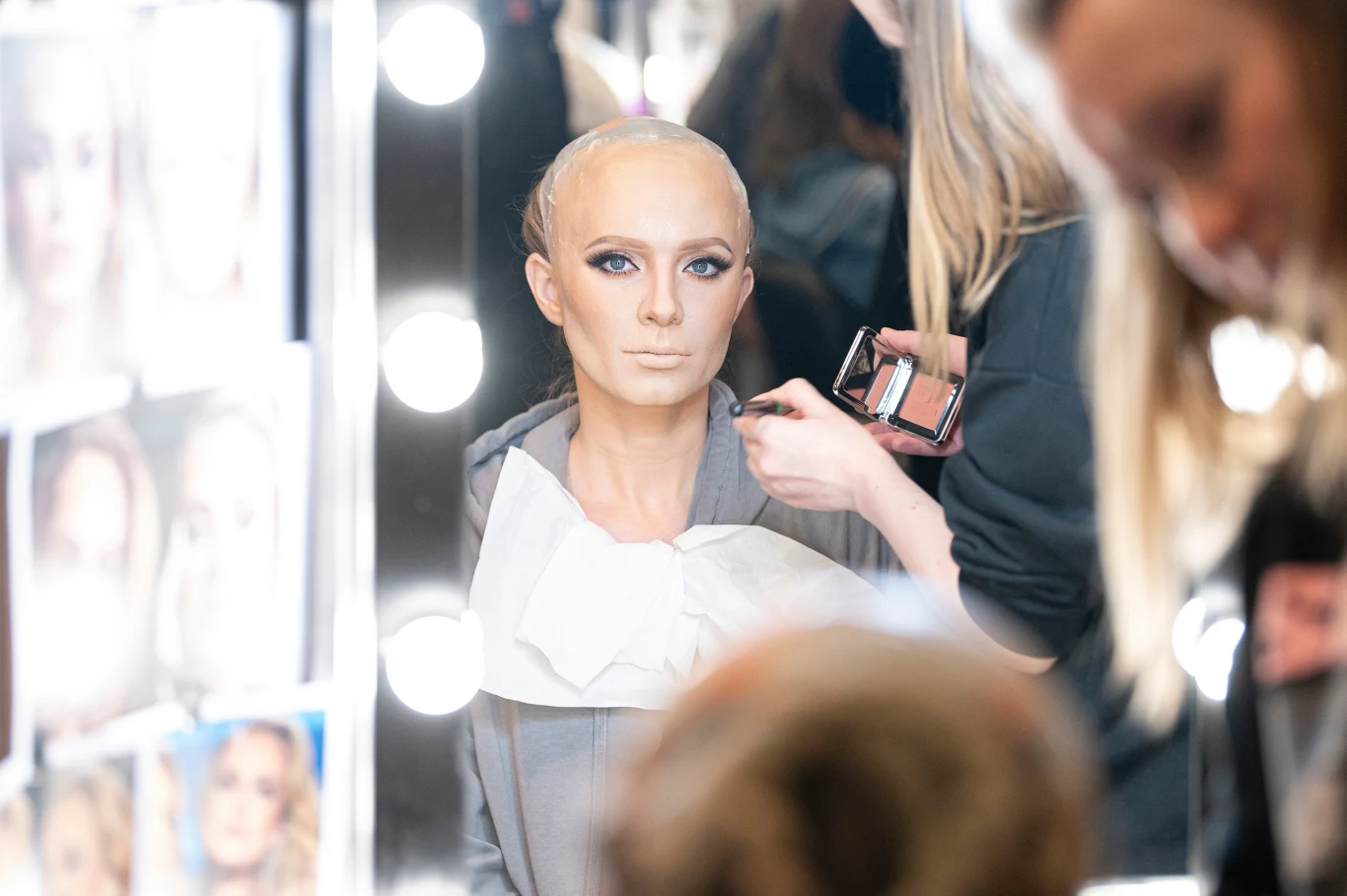 Barbara Kurdej-Szatan po raz kolejny pokazała swój wokalny kunszt jako Adele Barbara Kurdej-Szatan po raz kolejny pokazała swój wokalny kunszt jako Adele