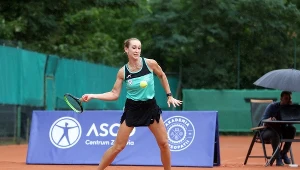 Dramatyczny set Polki, koniec po 80 minutach. Później już koncert. 6:1, 6:0