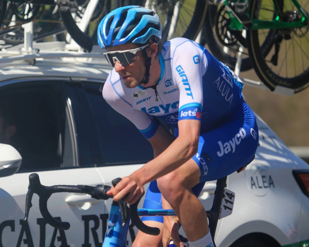 Fatalne obrazki na trasie. Poważny wypadek kolarza Fatalne obrazki na trasie. Poważny wypadek kolarza