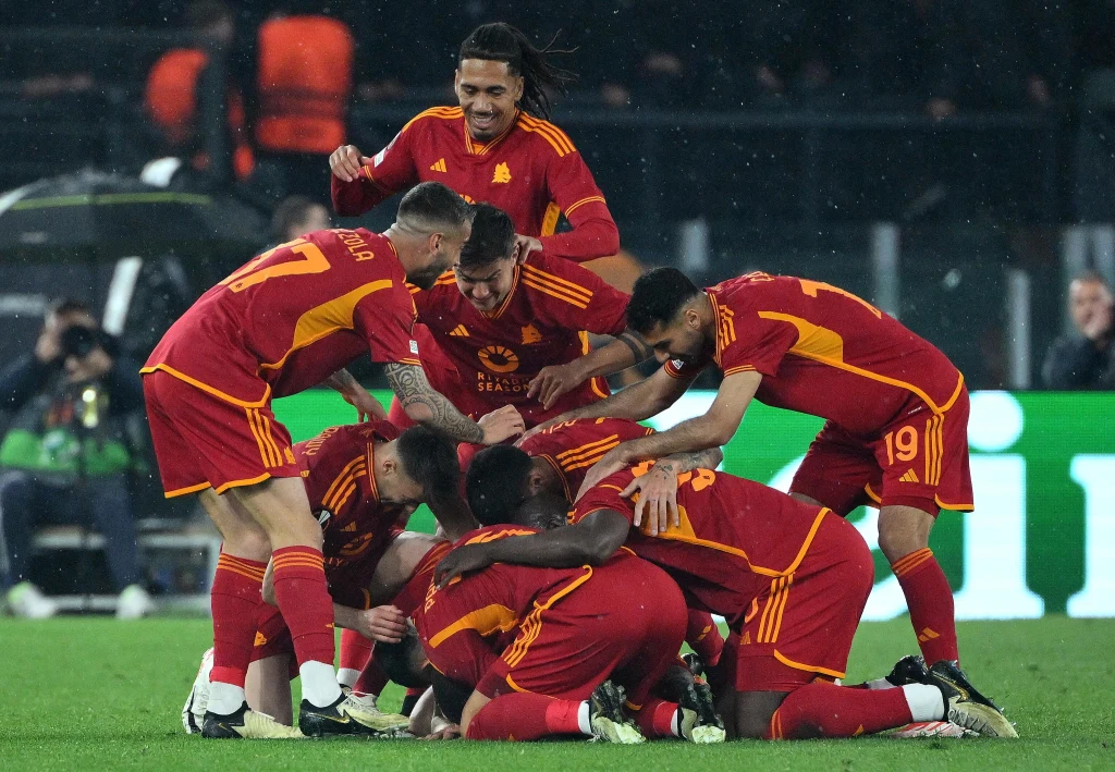 Radość rzymian po bramce Gianluki Manciniego na 1-0 Radość rzymian po bramce Gianluki Manciniego na 1-0