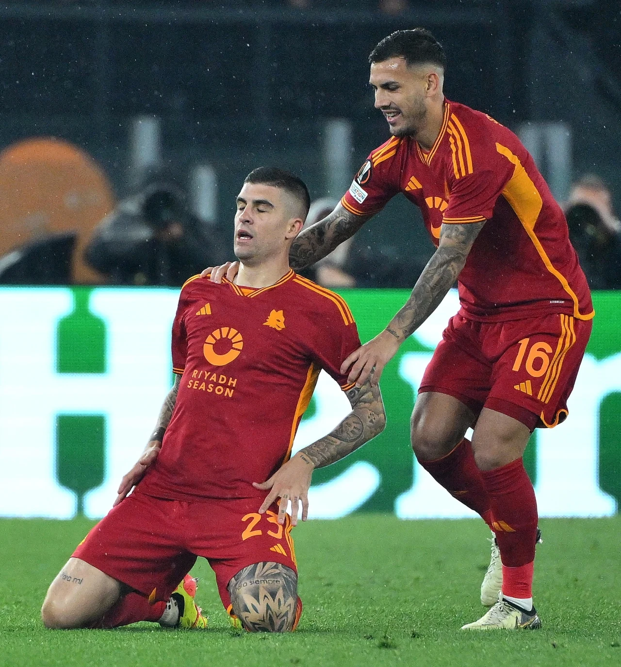 Gianluca Mancini (na pierwszym planie) otworzył wynik spotkania już w 12. minucie Gianluca Mancini (na pierwszym planie) otworzył wynik spotkania już w 12. minucie