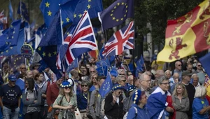 KE chce, podróżowanie między UE i Wielką Brytanią było łatwiejsze dla młodych Europejczyków