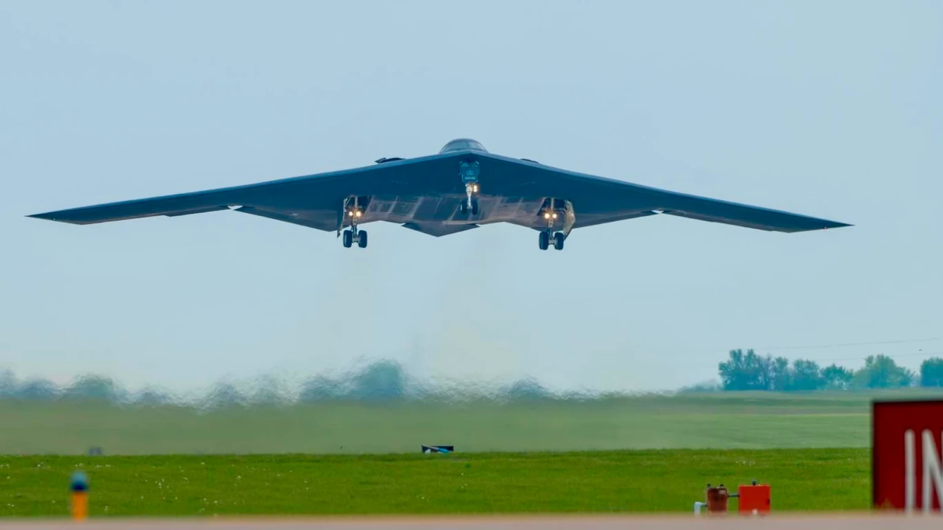 Bombowiec B-2 Spirit podczas ćwiczeń B-2 Spirit Vigilance 2024 Bombowiec B-2 Spirit podczas ćwiczeń B-2 Spirit Vigilance 2024
