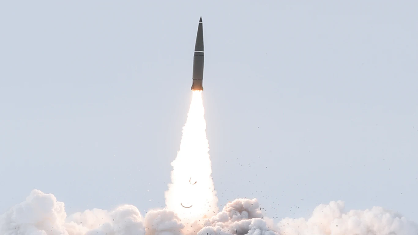 Rosjanie zaatakowali ukraińskie lotnisko pociskami Iskander-M Rosjanie zaatakowali ukraińskie lotnisko pociskami Iskander-M