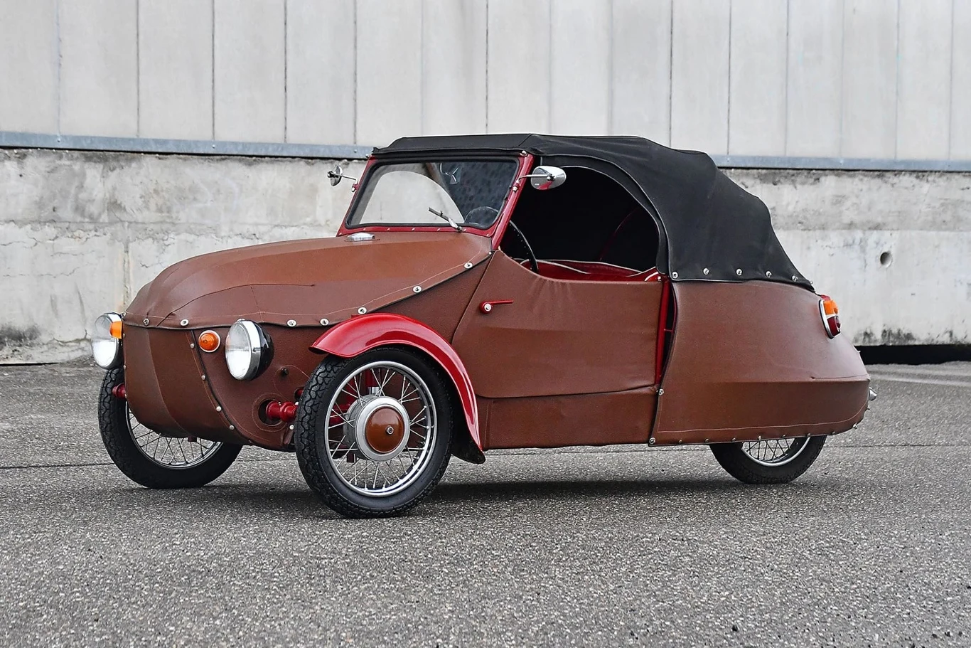 Na wystawie znajdzie się również Velorex 16/350 z 1968 roku.
