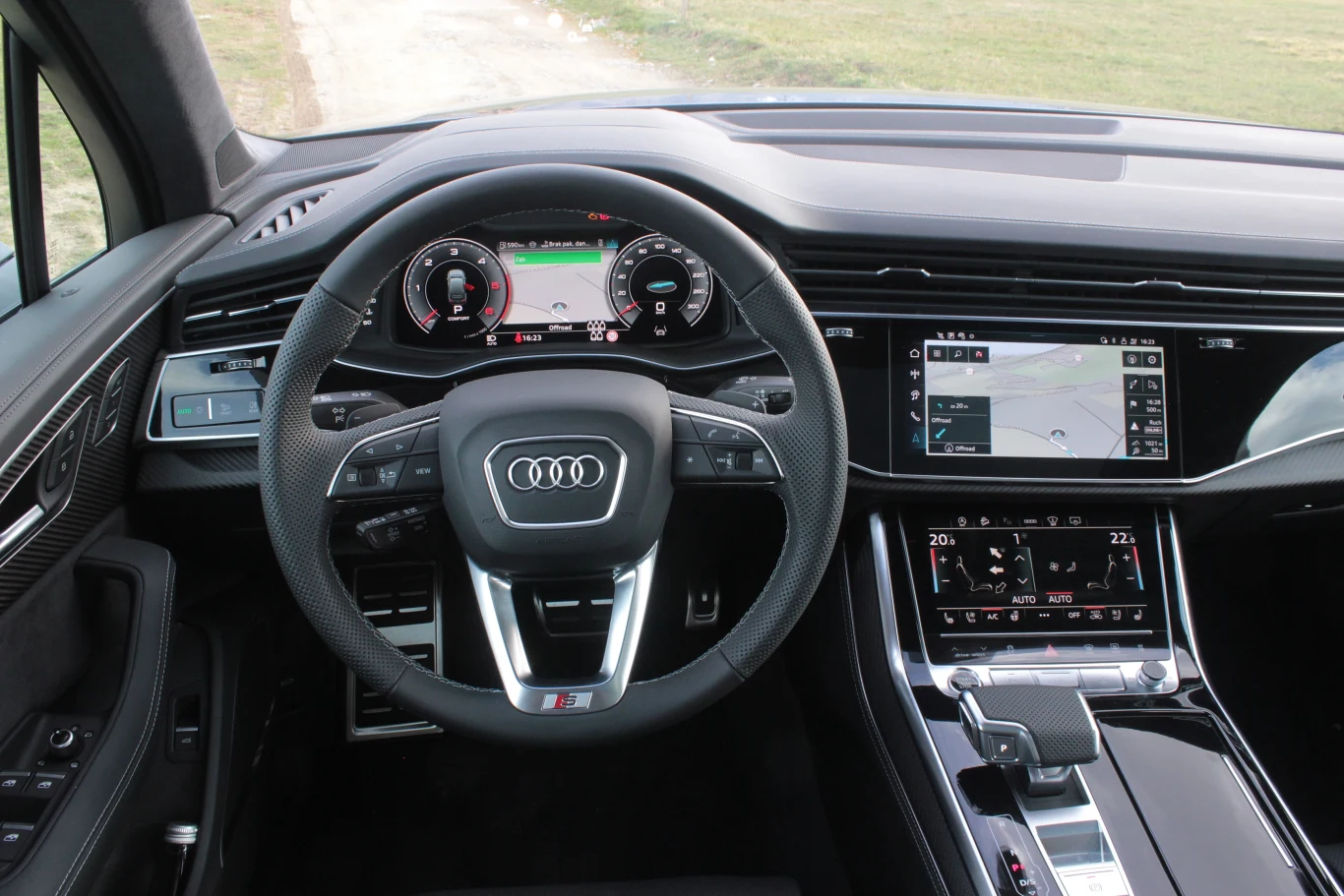 We wnętrzu odświeżonego Audi Q7 pojawiło się kilka nowości