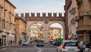 Jeśli oddasz telefon komórkowy, dostaniesz butelkę wina gratis - to inicjatywa włoskiej restauracji z Werony