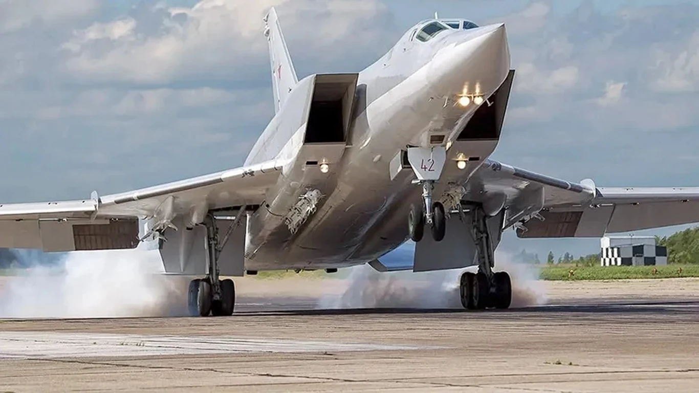 Ukraińcy zestrzelili w locie rosyjski bombowiec Tu-22M Ukraińcy zestrzelili w locie rosyjski bombowiec Tu-22M