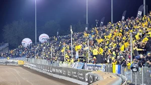 Kibice Motoru Lublin w akcji.