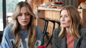 Renata (Anna Mrozowska) wyzna Dominice (Karolina Chapko), że jest w ciąży
