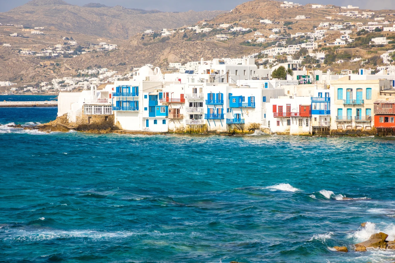 Wystawiona na sprzedaż wyspa Tragonisi leży tuż obok Mykonos (na zdjęciu) Wystawiona na sprzedaż wyspa Tragonisi leży tuż obok Mykonos (na zdjęciu)