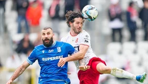 Mikael Ishak i Levent Gülen. Szwed w pierwszej połowie oszukał defensorów ŁKS i zdobył bramkę dla Lecha