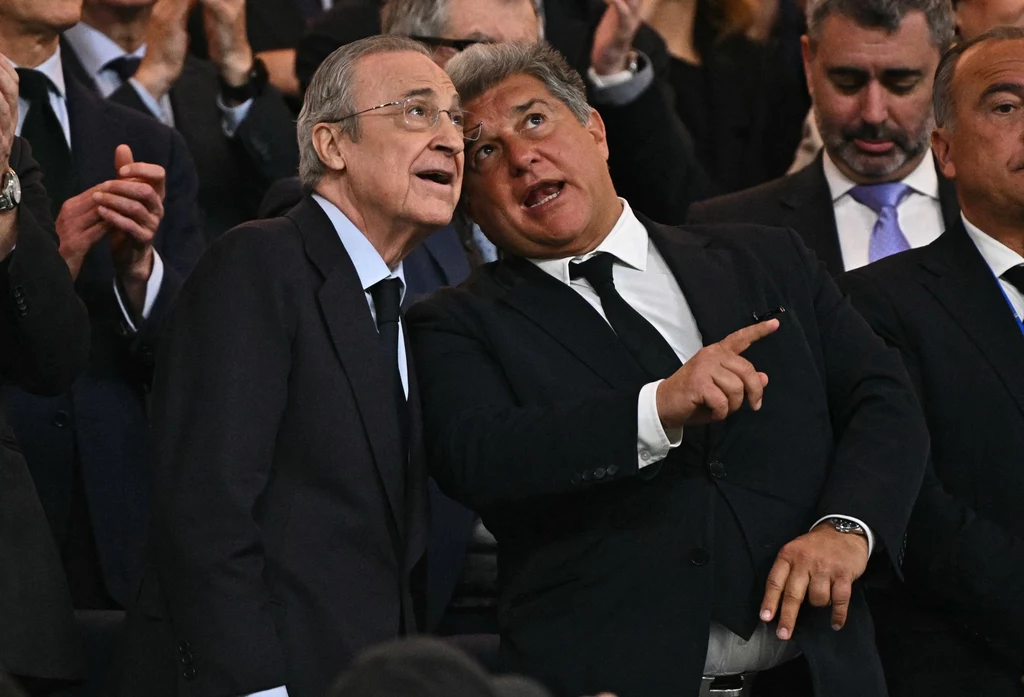 Florentino Perer (z lewej), prezes Realu, a obok Joan Laporta, prezes Barcelony