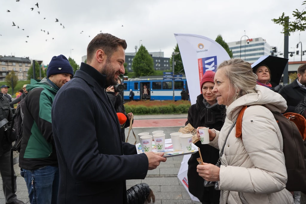 Aleksander Miszalski podczas powyborczego spotkania z mieszkańcami w Krakowie Aleksander Miszalski podczas powyborczego spotkania z mieszkańcami w Krakowie