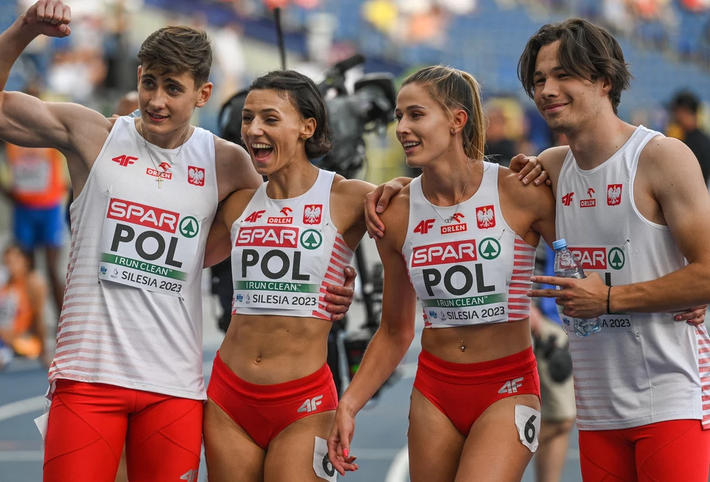 Od lewej: Maksymilian Szwed, Anna Kiełbasińska, Natalia Kaczmarek i Igor Bogaczyński Od lewej: Maksymilian Szwed, Anna Kiełbasińska, Natalia Kaczmarek i Igor Bogaczyński