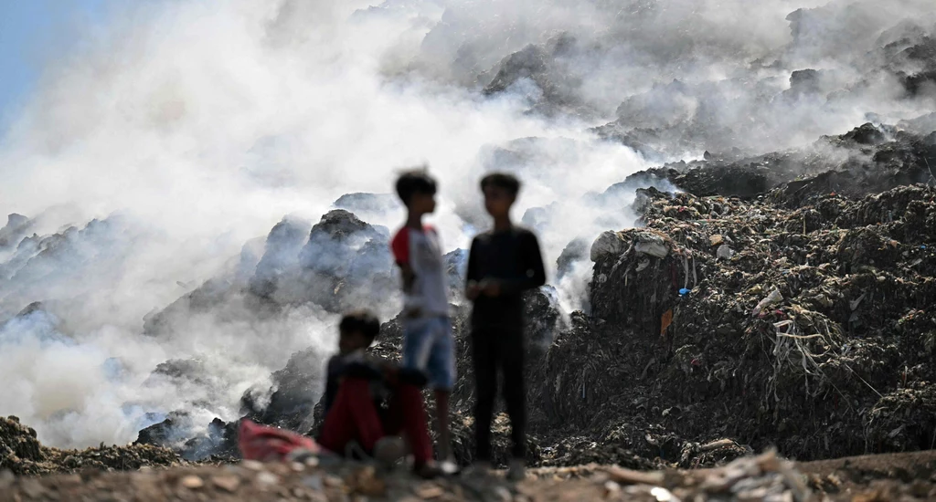 Na wysypisku w Delhi wybuchł groźny pożar odpadów. To kolejny raz gdy dochodzi do podobnego wypadku