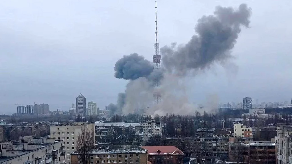 Wieża telewizyjna w Charkowie runęła na miasto po ataku Iskandera