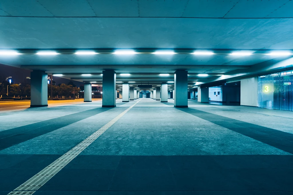 Parking, przejście podziemne, to przykłady punktów, które nazywamy "niemiejscami"