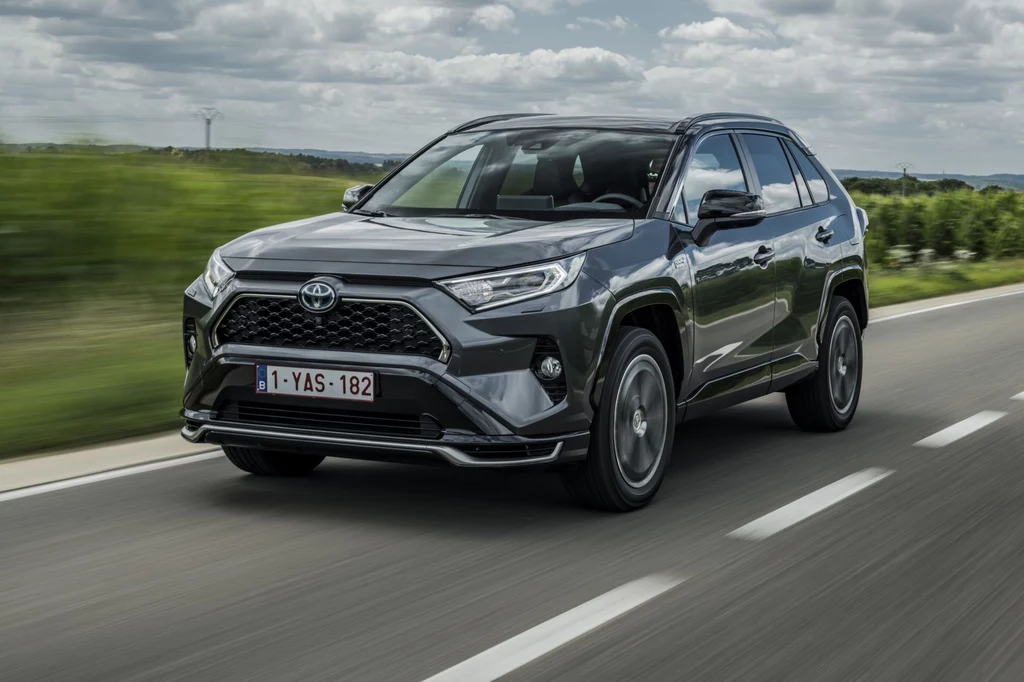 Toyota RAV4 z układami hybrydowymi sprzedała się w liczbie ponad 50 tys. egzemplarzy