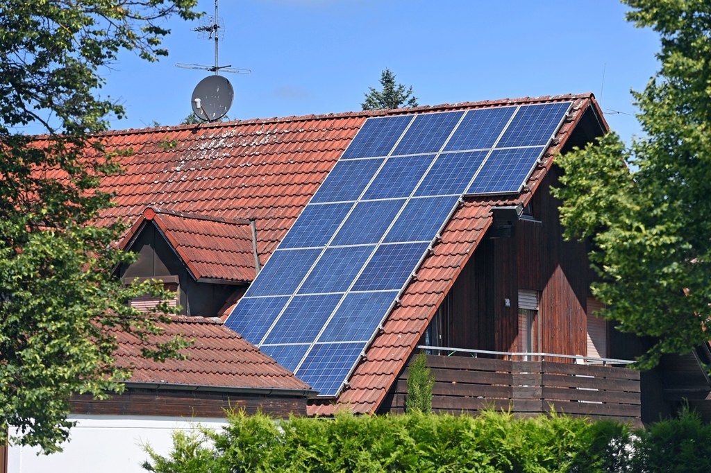 Magazyn energii przyda się, gdy masz na dachu fotowoltaikę.