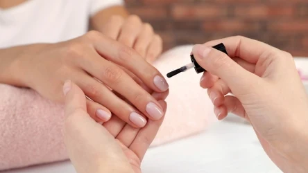 Co zamiast hybrydy na paznokcie? Manicure quiet luxury to ponadczasowa i subteltna alternatywa.