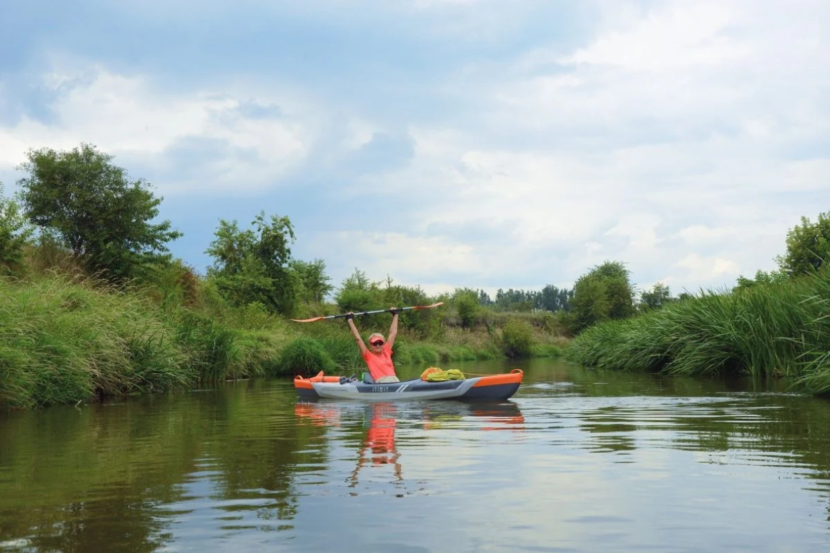 Choć kajak uwielbia, trudno bywa wcisnąć wyprawę nad wodę w podróżniczy kalendarz Choć kajak uwielbia, trudno bywa wcisnąć wyprawę nad wodę w podróżniczy kalendarz