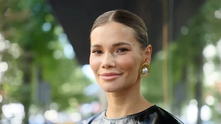 Dwukolorowe czółenka są ponadczasowym hitem. W ostatnim czasie zdecydowała się na nie między innymi Maja Bohosiewicz