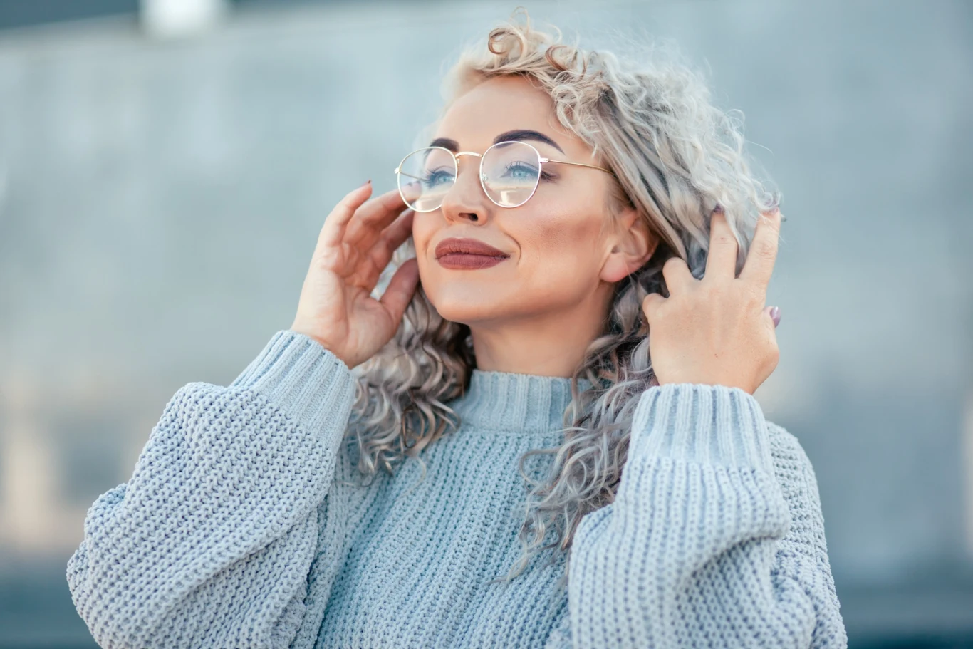 Dojrzałym kobietom pasuje pixie cut lub bob