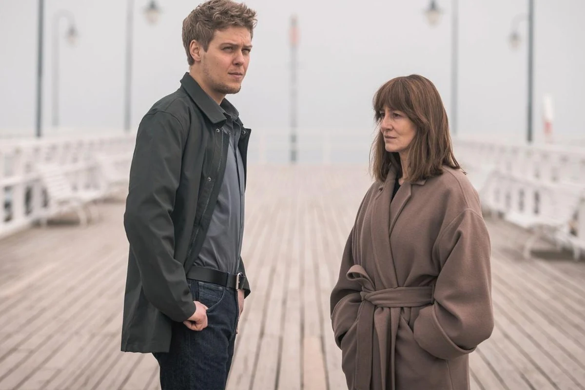 Jakub Gierszał i Maja Ostaszewska w scenie z filmu "Kolory zła: Czerwień" Jakub Gierszał i Maja Ostaszewska w scenie z filmu "Kolory zła: Czerwień"