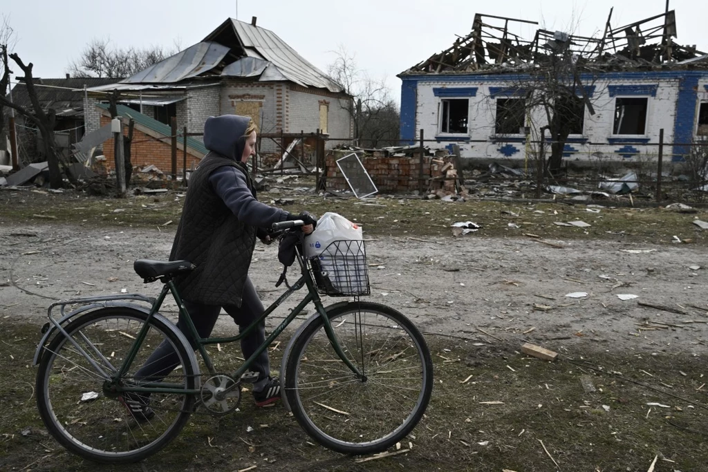 Skutki rosyjskich bombardowań w miejscowości Wełyka Pysariwka Skutki rosyjskich bombardowań w miejscowości Wełyka Pysariwka