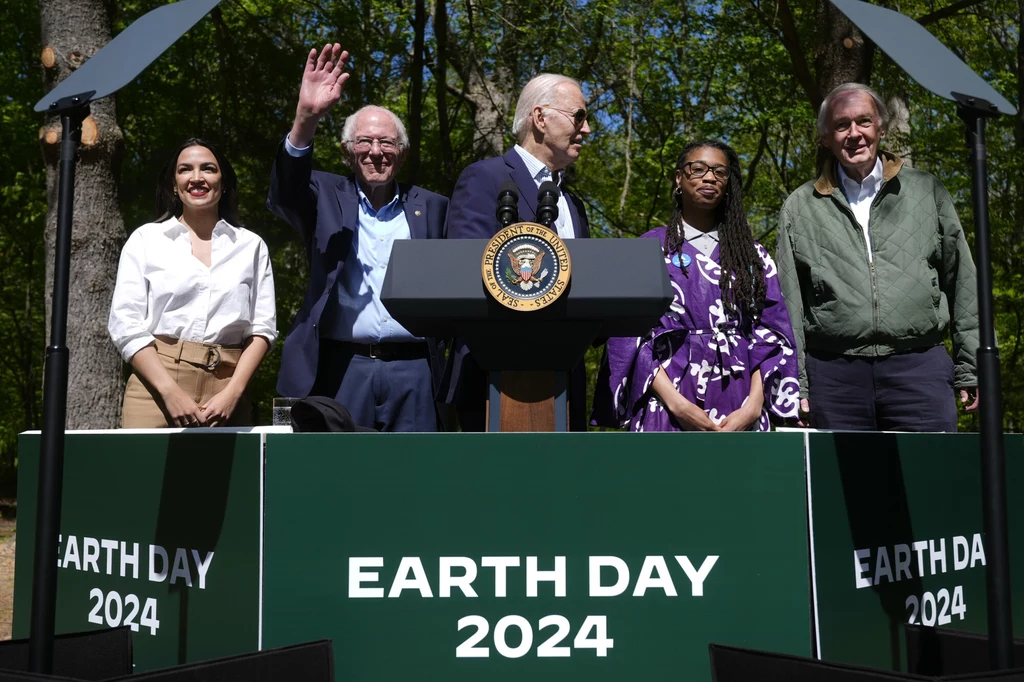 Joe Biden przemawia podczas Dnia Ziemi 2024 w parku narodowym Prince William Forest Park