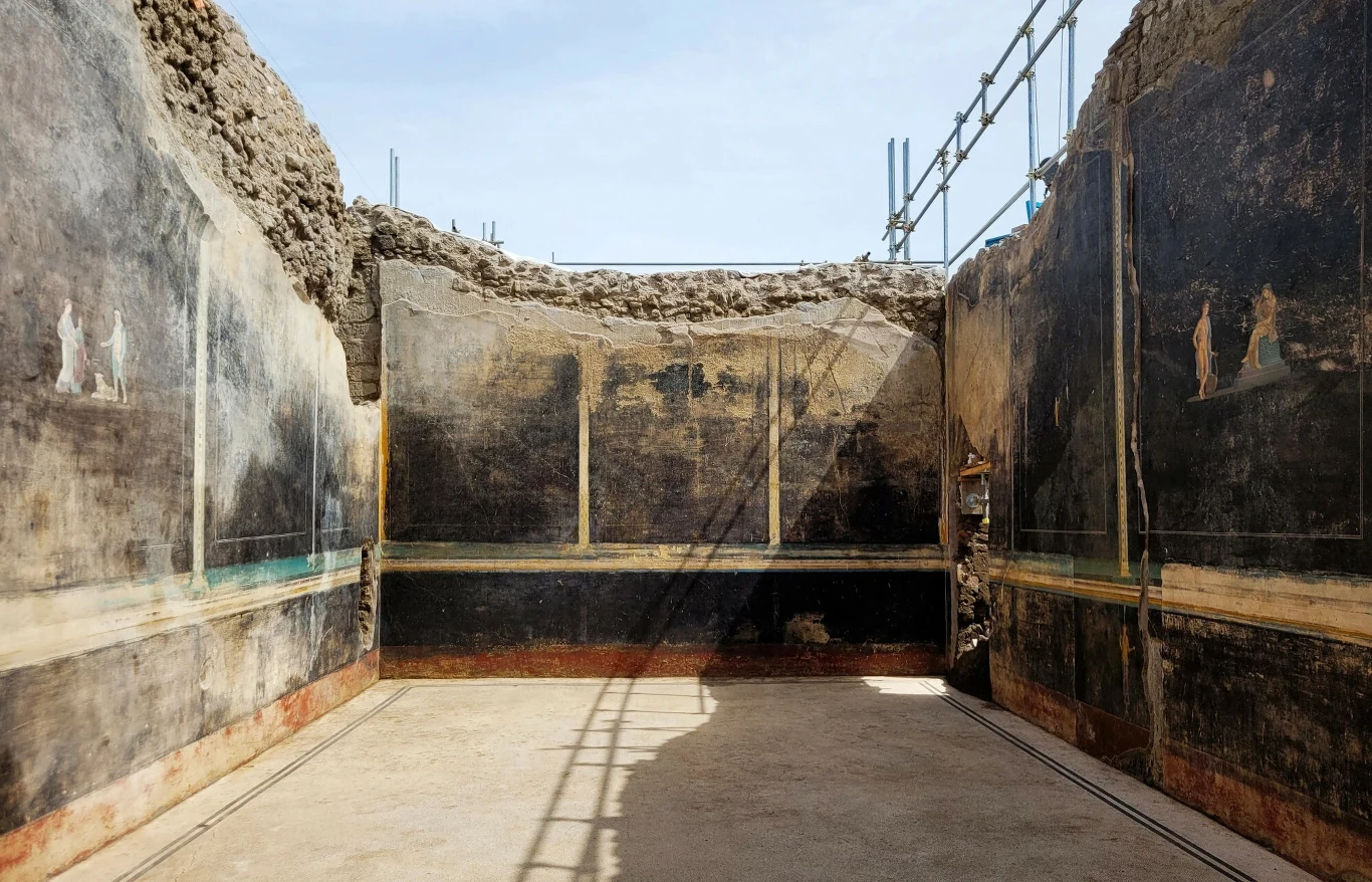 Wyjątkowego odkrycia dokonano w Pompejach, w których wciąż prowadzone są prace archeologiczne. Odkryte pomieszczenia są nieocenione dla współczesnej wiedzy o tym miejscu Wyjątkowego odkrycia dokonano w Pompejach, w których wciąż prowadzone są prace archeologiczne. Odkryte pomieszczenia są nieocenione dla współczesnej wiedzy o tym miejscu