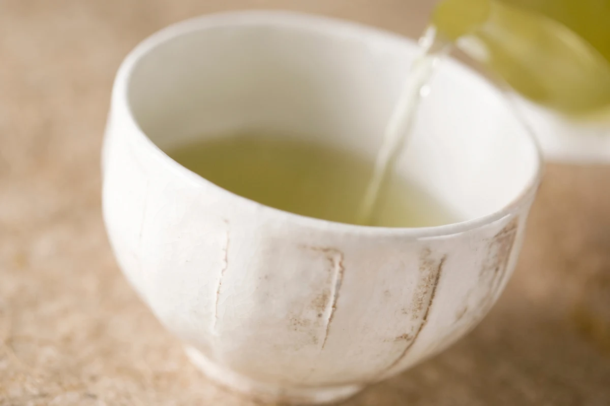 Pij regularnie, efekty przyjdą szybko. Ta herbata ma wiele cennych dla zdrowia właściwości Ziele długowieczności ma być dobre m.in. dla serca, wątroby i układu nerwowego