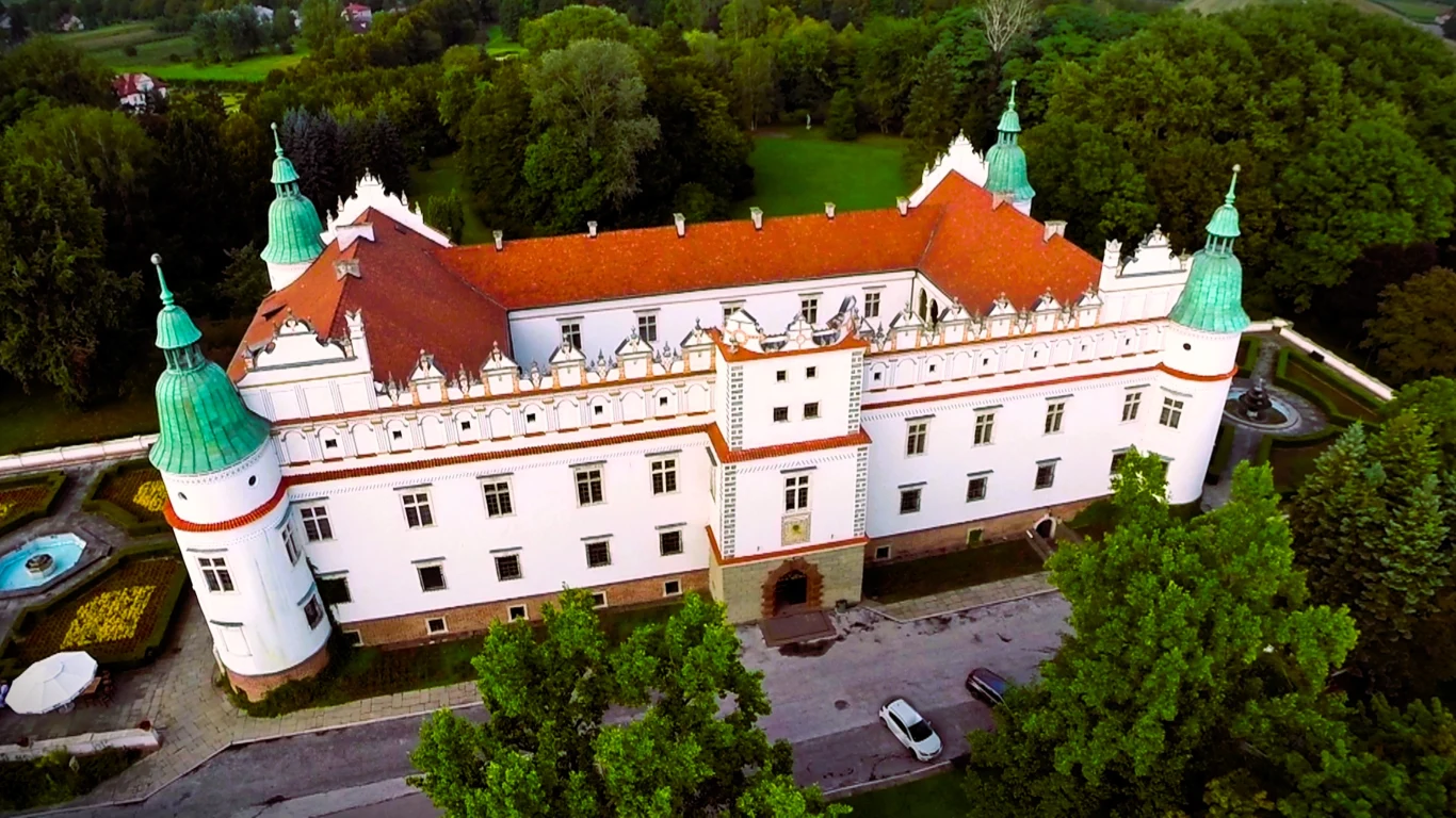 Zamek w Baranowie Sandomierskim nazywany jest Małym Wawelem. Zamek w Baranowie Sandomierskim nazywany jest Małym Wawelem.