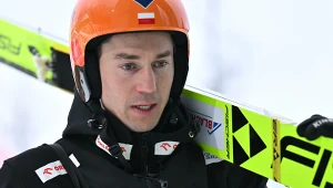 Skoki narciarskie. Reprezentant Polski Kamil Stoch podczas zawodów Pucharu Świata
