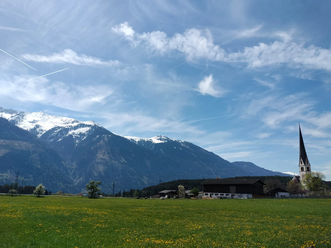 Widoki gór na trasie rowerowej