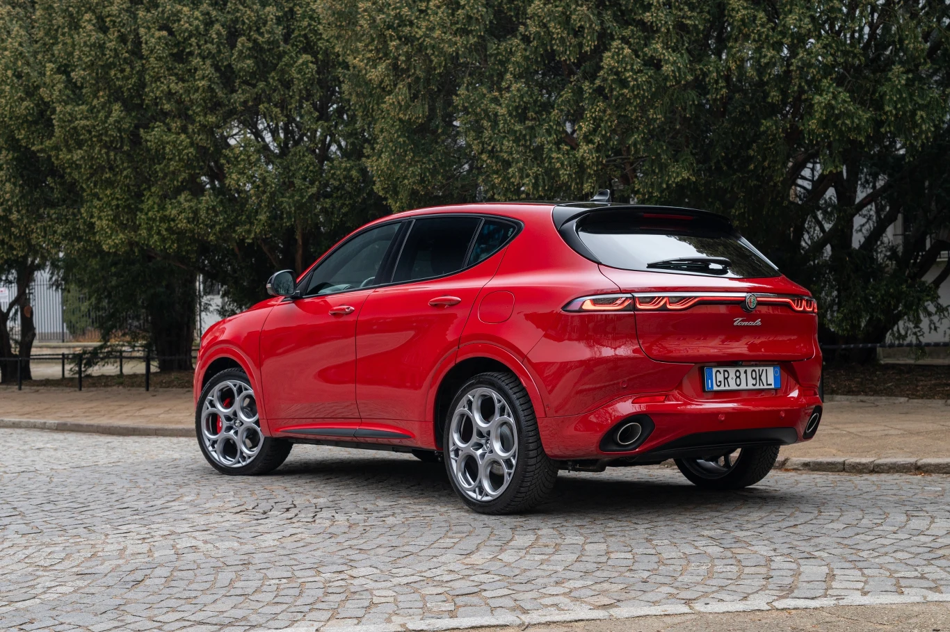 Alfa Romeo Tonale Tributo Italiano to topowy wariant wyposażenia Alfa Romeo Tonale Tributo Italiano to topowy wariant wyposażenia
