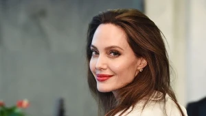 Kiedyś kojarzyła się z babcią, dziś noszą ją gwiazdy. Tę torebkę pokochała Angelina Jolie 