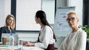 Pracodawcy i państwo muszą w większym stopniu działać na rzecz aktywizacji zawodowej kobiet "50 plus" - uważają eksperci