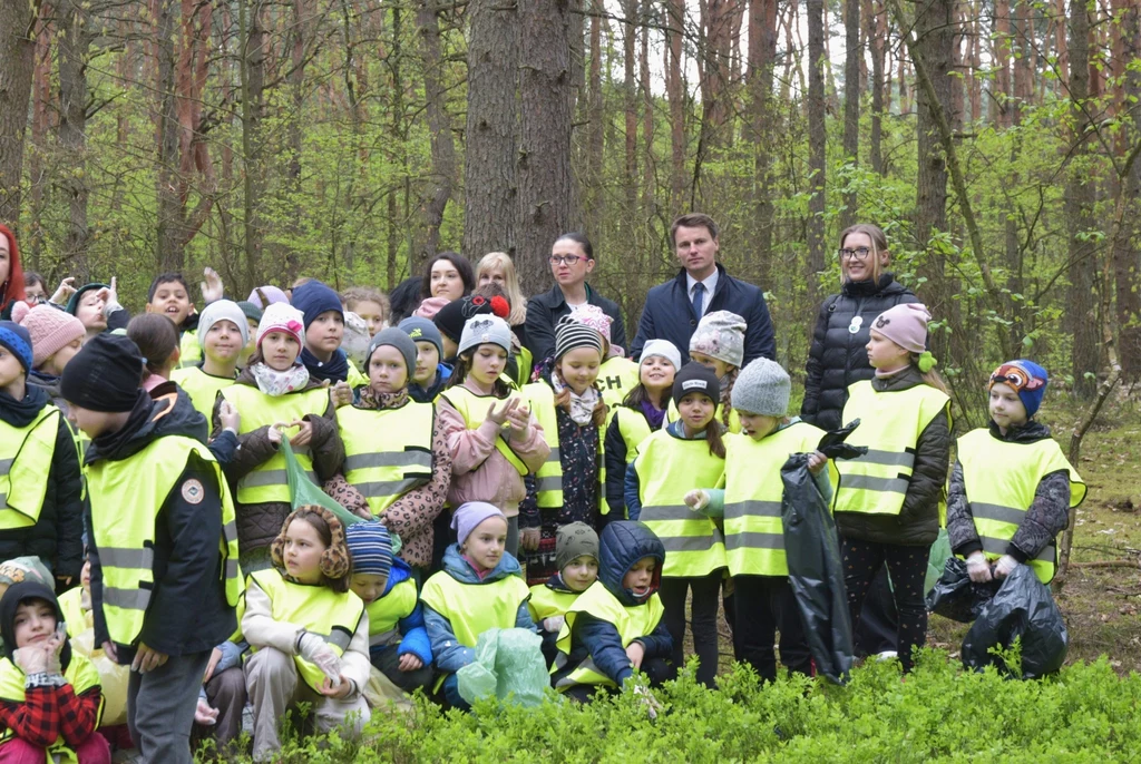 Sprzątanie lasu w Otwocku