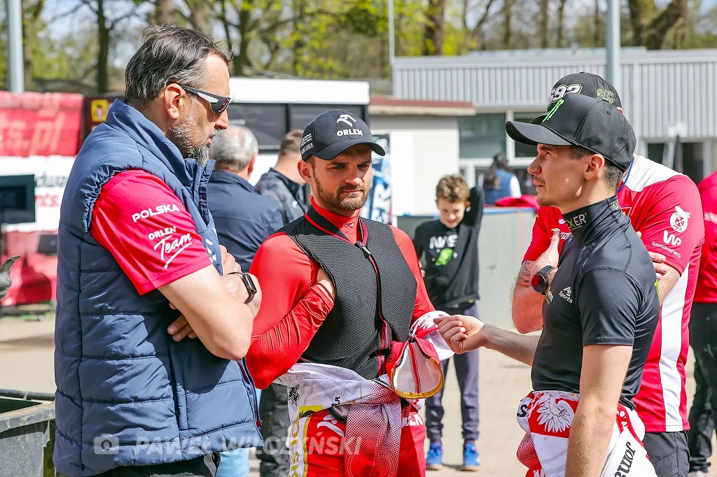 Trener kadry Rafał Dobrucki w rozmowie z Bartoszem Zmarzlikiem i Patrykiem Dudkiem.