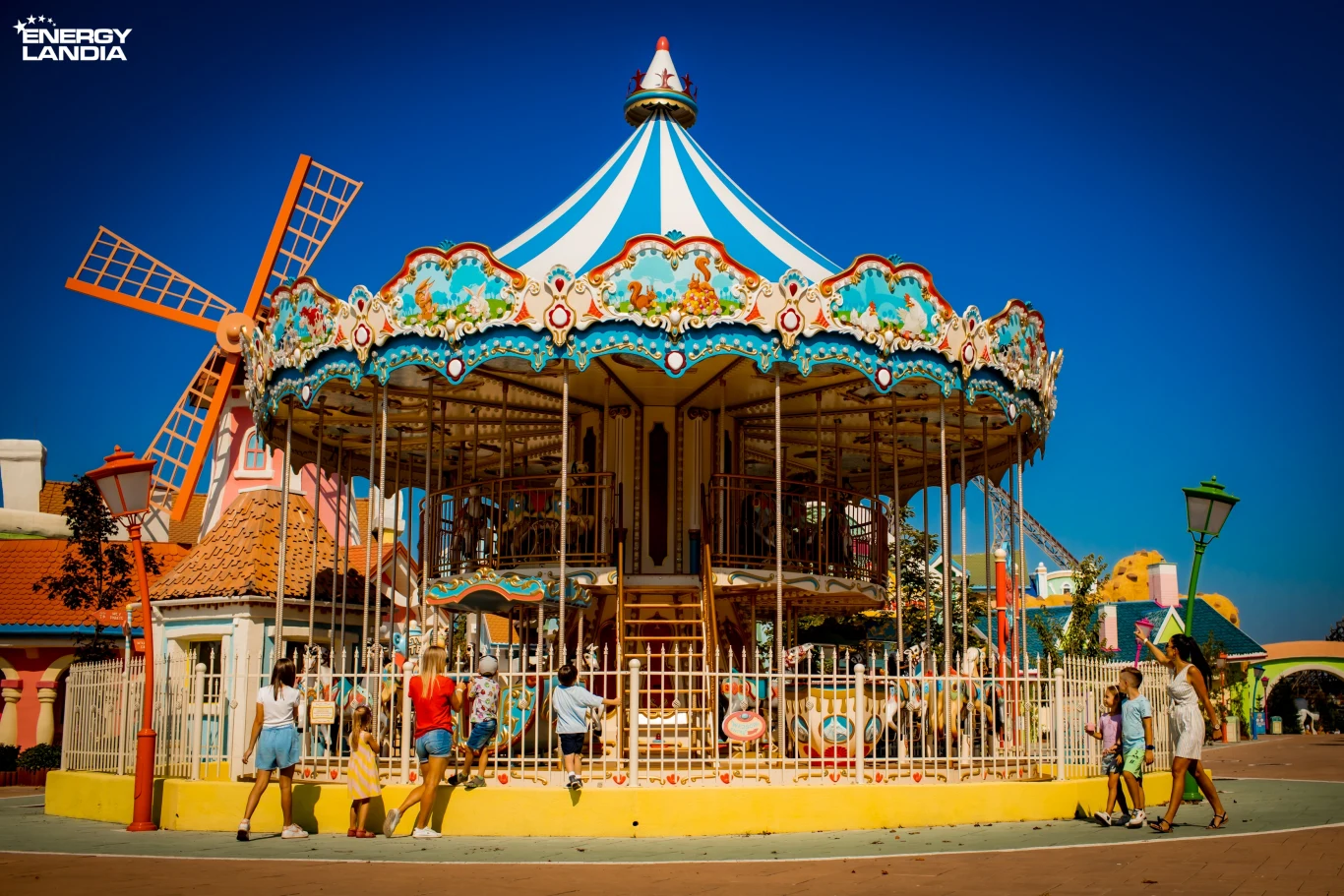 Polski Disneyland już otwarty. Ten park rozrywki przyciąga tłumy Polski Disneyland już otwarty. Ten park rozrywki przyciąga tłumy