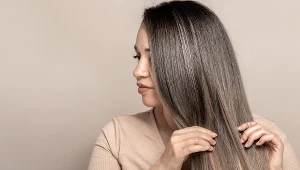 Naturalny sposób na siwiznę prosto z Japonii. Wspiera też wzrost włosów