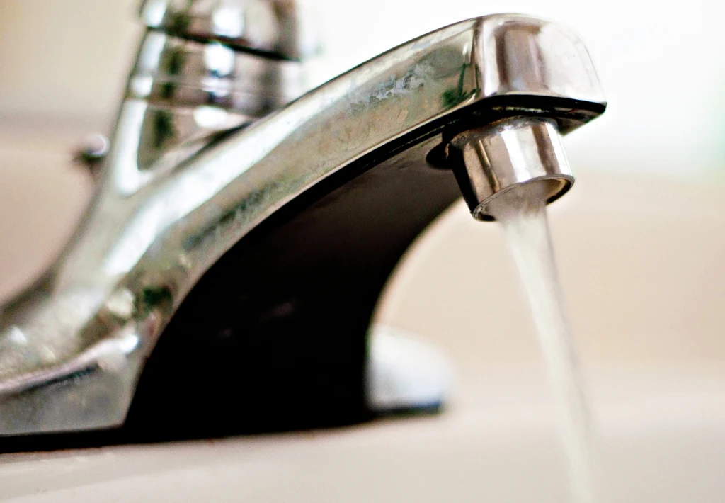 Mieszkańcy WSM Ochota dostali rozliczenia za wodę sięgające kilku tysięcy złotych