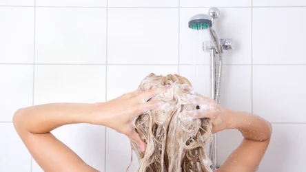 Szampon do włosów powinien mieć prosty i łagodny skład.