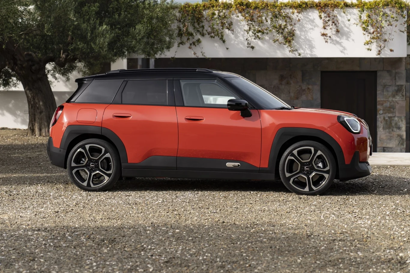 Mini Aceman początkowo oferowany będzie w dwóch wariantach napędowych - E (184 KM) i SE (218 KM).